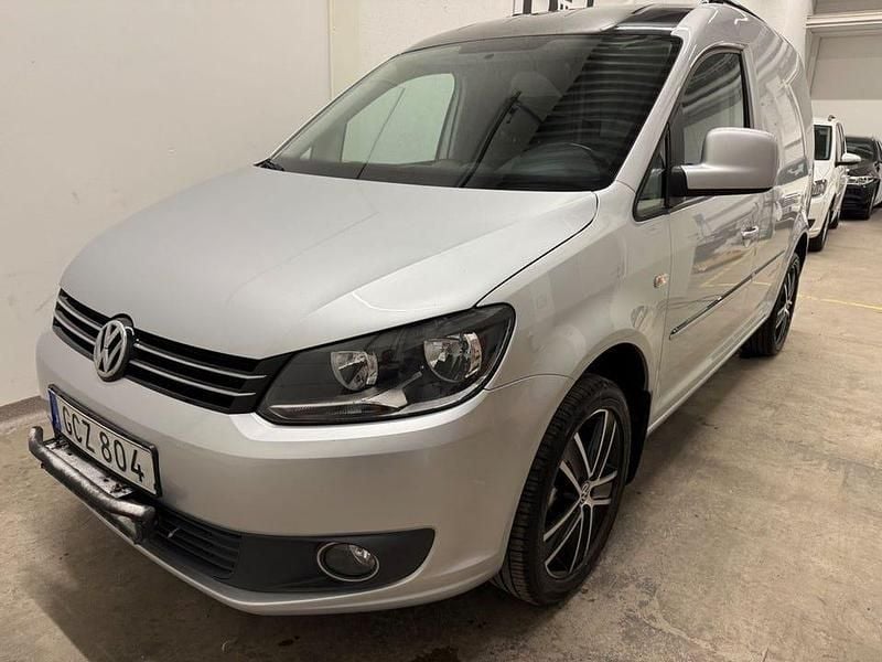 Silver (silver metallic) Begagnad 2015 VW Caddy Edition Minibuss | 89 500 kr (Lite dyr) - Bild 1/4