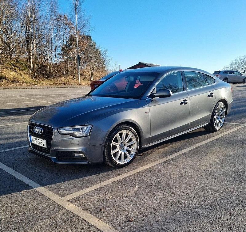 Grå Begagnad 2015 Audi A5 Sportback S-Line Halvkombi | 155 000 kr (Marknadspris) - Bild 1/4