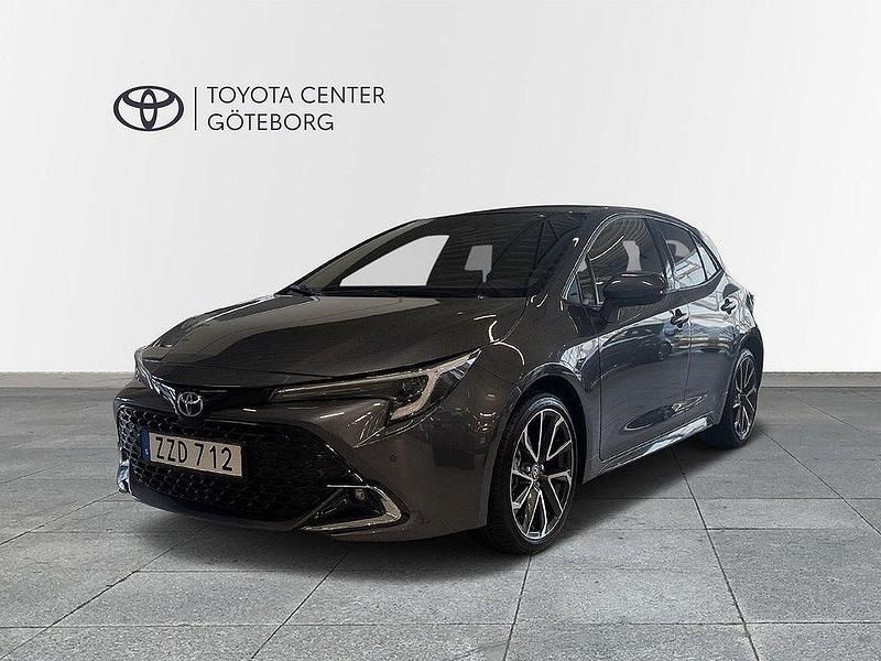 Mörkgrå (grå) Begagnad 2023 Toyota Corolla Hybrid Executive Halvkombi | 364 900 kr (Dyr) - Bild 1/3