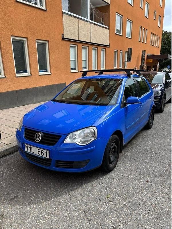 Blå Begagnad 2007 VW Polo Comfortline Halvkombi | 40 000 kr (Lite dyr) - Bild 1/4