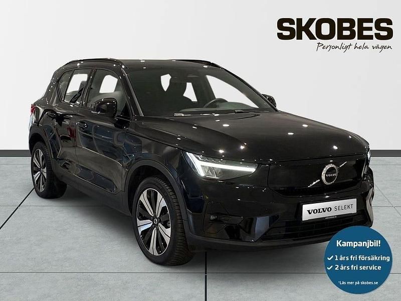 Svart Begagnad 2023 Volvo XC40 Plus SUV | 364 400 kr - Bild 1/3