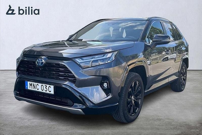 Grå Begagnad 2022 Toyota RAV4 Hybrid Style SUV | 389 900 kr (Bra pris) - Bild 1/3