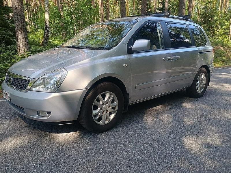 Silver Begagnad 2009 Kia Carnival Minibuss | 59 900 kr - Bild 1/4