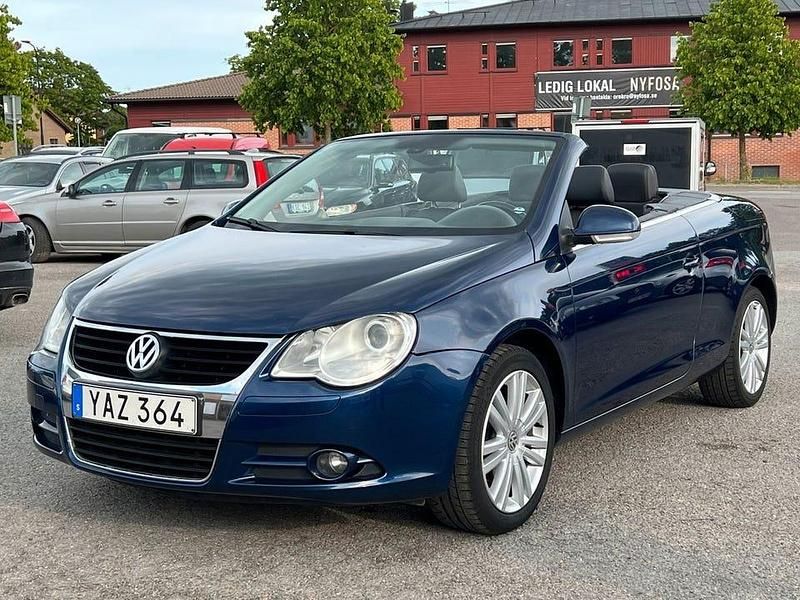 Mörkblå (blå) Begagnad 2006 VW Eos Cab | 59 900 kr (Dyr) - Bild 1/4