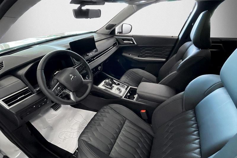 Ny Mitsubishi Outlander P-HEV Edition 136 HK (100 kW) 2025 Vit SUV