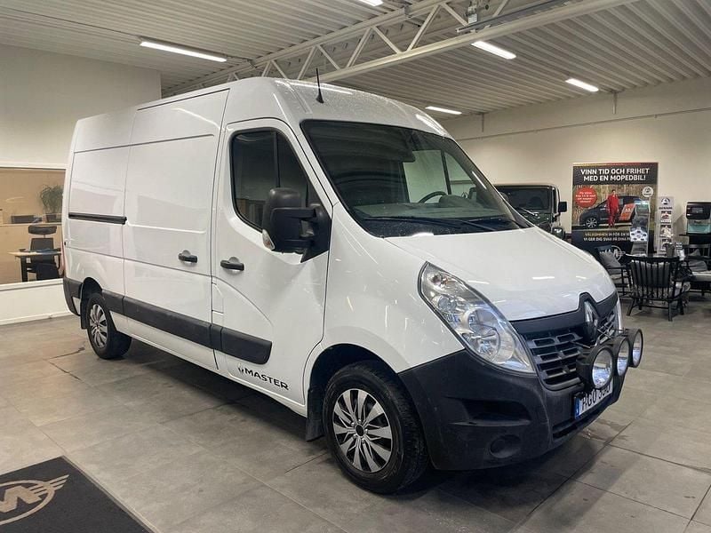 Vit Begagnad 2017 Renault Master Van | 99 900 kr - Bild 1/4