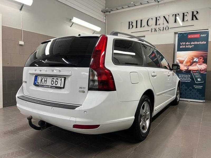Begagnad Volvo V50 Momentum 109 HK (80 kW) 2010 Vit Kombi