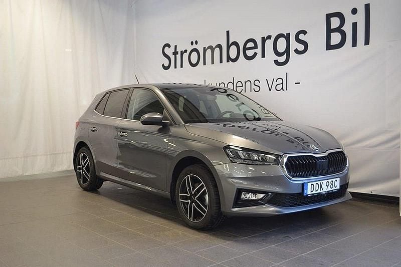 Grå Begagnad 2023 Skoda Fabia Style Halvkombi | 249 000 kr (Lite dyr) - Bild 1/4