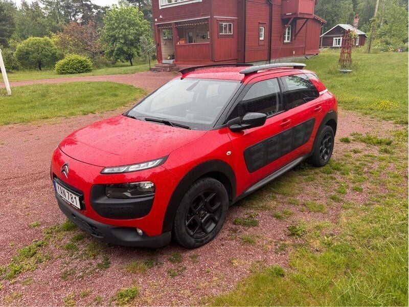 Röd Begagnad 2015 Citroën C4 Cactus Halvkombi | 89 000 kr (Marknadspris) - Bild 1/4