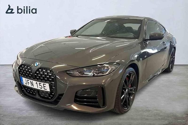 Grå Begagnad 2023 BMW M440 M Sport Sedan | 639 900 kr (Marknadspris) - Bild 1/1