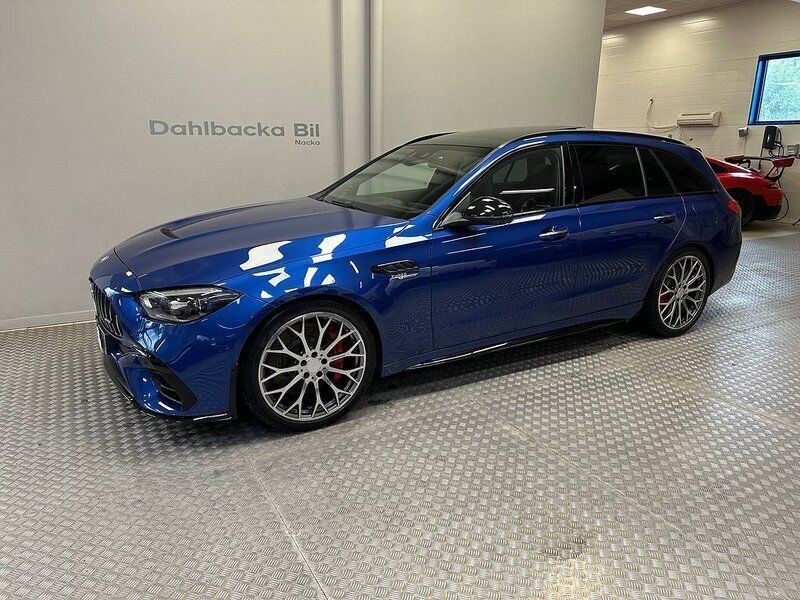 Blå Begagnad 2023 Mercedes C63 S E Performance AMG Kombi | 899 000 kr - Bild 1/4