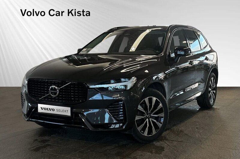 Grå Begagnad 2023 Volvo XC60 Plus SUV | 448 900 kr (Marknadspris) - Bild 1/3