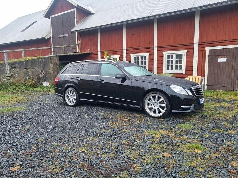 Svart Begagnad 2013 Mercedes E350 Kombi | 165 000 kr (Superpris) - Bild 1/4