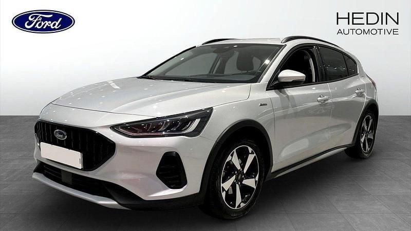 Grå (grey) Begagnad 2023 Ford Focus Active Halvkombi | 194 900 kr (Superpris) - Bild 1/4