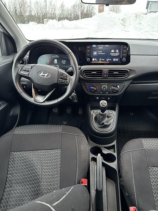 Begagnad Hyundai i10 Essential 67 HK (49 kW) 2023 Grå Halvkombi