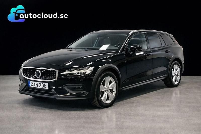 Svart Begagnad 2023 Volvo V60 CC Core Kombi | 338 900 kr (Marknadspris) - Bild 1/1