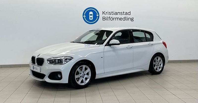 Vit Begagnad 2015 BMW 116 M Sport Halvkombi | 139 900 kr (Marknadspris) - Bild 1/4