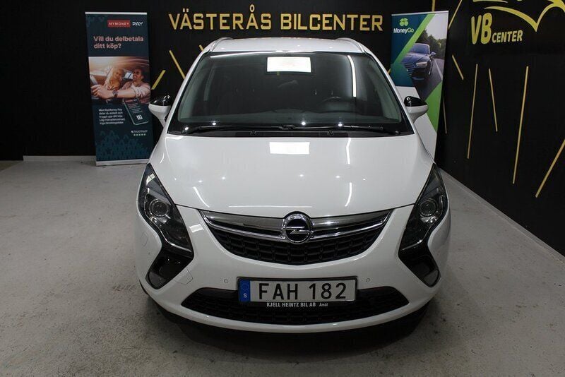 Begagnad Opel Zafira Tourer 131 HK (96 kW) 2012 Vit Minibuss