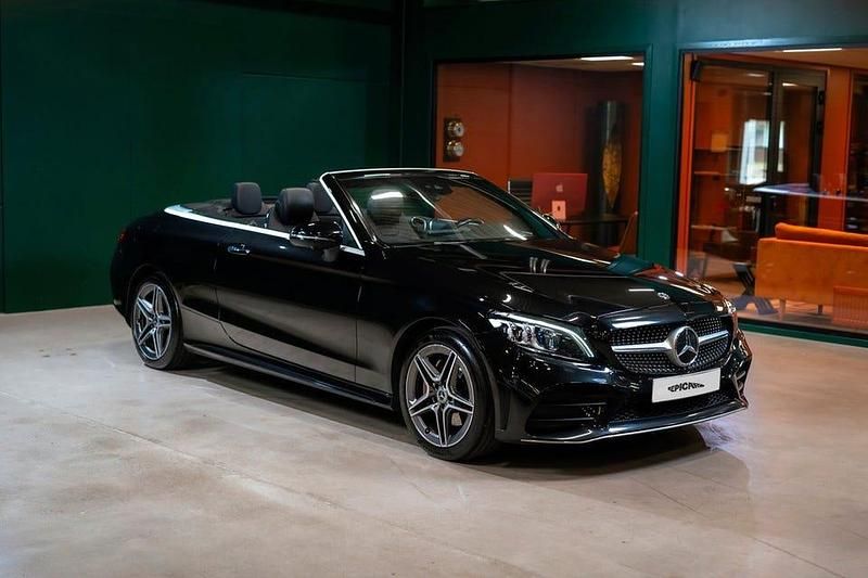 Svart Begagnad 2020 Mercedes C200 AMG Cab | 379 990 kr (Marknadspris) - Bild 1/4