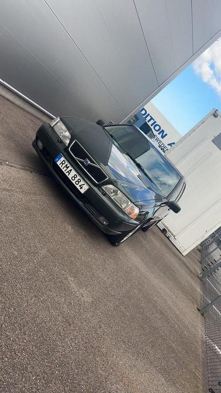 Grön Begagnad 2000 Volvo V70 Standard Kombi | 5 500 kr (Superpris) - Bild 1/1