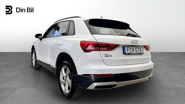 Begagnad Audi Q3 Advanced Plus 150 HK (110 kW) 2022 Ibisvit SUV