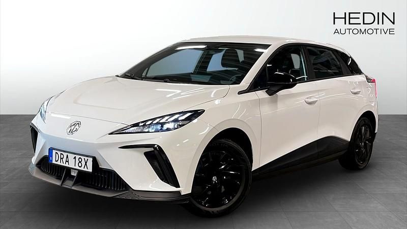 Vit (white) Begagnad 2023 MG MG4 EV Halvkombi | 259 900 kr - Bild 1/4