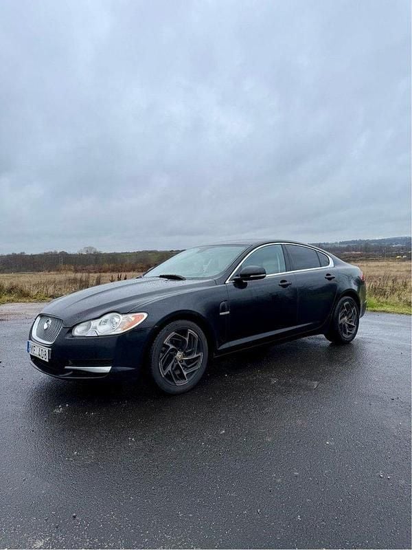 Svart Begagnad 2011 Jaguar XF Sedan | 45 000 kr (Marknadspris) - Bild 1/4