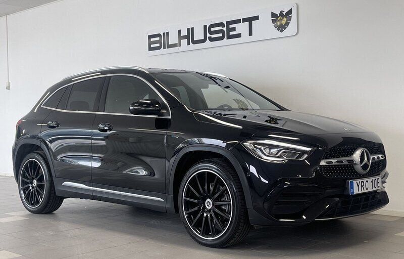 Svart Begagnad 2020 Mercedes GLA250 AMG SUV | 369 900 kr (Marknadspris) - Bild 1/4