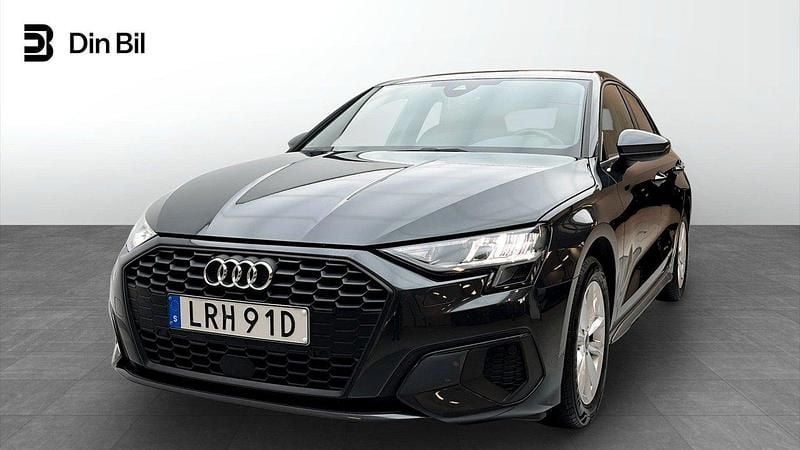Mörkgrå Begagnad 2022 Audi A3 Sportback Proline Halvkombi | 244 000 kr (Marknadspris) - Bild 1/4