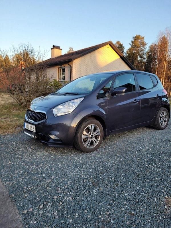 Grå Begagnad 2017 Kia Venga Comfort Halvkombi | 95 000 kr (Marknadspris) - Bild 1/4