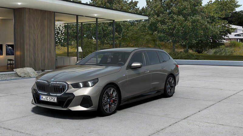 Grå Begagnad 2024 BMW i5 M Sport Sedan | 829 000 kr - Bild 1/4