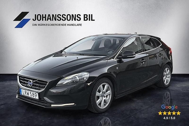 Svart Begagnad 2014 Volvo V40 Ocean Race Halvkombi | 89 900 kr (Marknadspris) - Bild 1/4