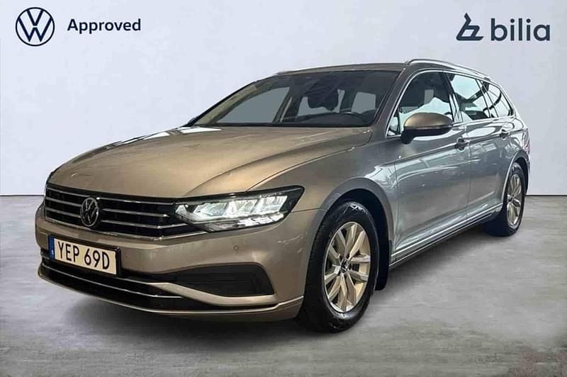 Silver Begagnad 2024 VW Passat Kombi | 289 900 kr - Bild 1/1