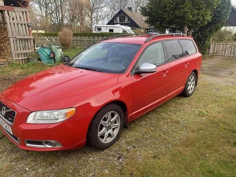 Röd Begagnad 2012 Volvo V70 R-Design Kombi | 65 000 kr (Bra pris) - Bild 1/4