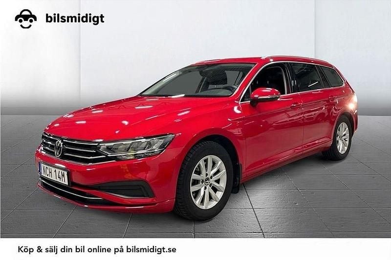 Röd Begagnad 2022 VW Passat Kombi | 308 900 kr (Marknadspris) - Bild 1/3