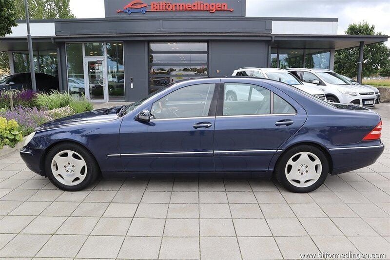 Mörkblå Begagnad 1998 Mercedes S500 Sedan | 51 900 kr - Bild 1/4