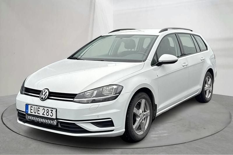 Vit Begagnad 2017 VW Golf VII | 89 000 kr (Superpris) - Bild 1/4