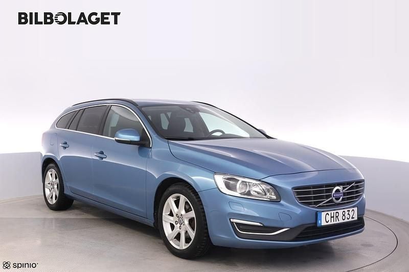 Blå Begagnad 2014 Volvo V60 Momentum Kombi | 134 800 kr (Marknadspris) - Bild 1/4