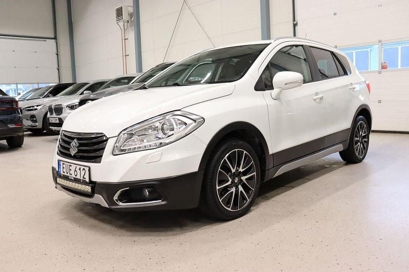 Vit Begagnad 2015 Suzuki SX4 S-Cross SUV | 159 900 kr (Lite dyr) - Bild 1/4