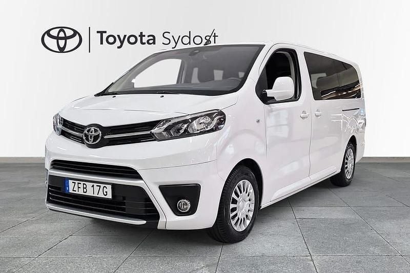 Vit Begagnad 2024 Toyota Proace Verso Kombi | 379 000 kr (Superpris) - Bild 1/4
