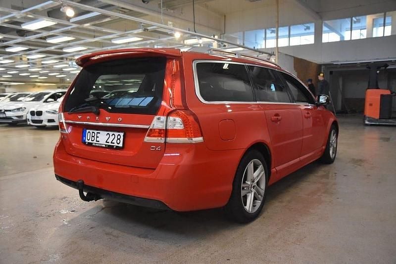 Begagnad Volvo V70 Summum 163 HK (119 kW) 2013 Röd Kombi