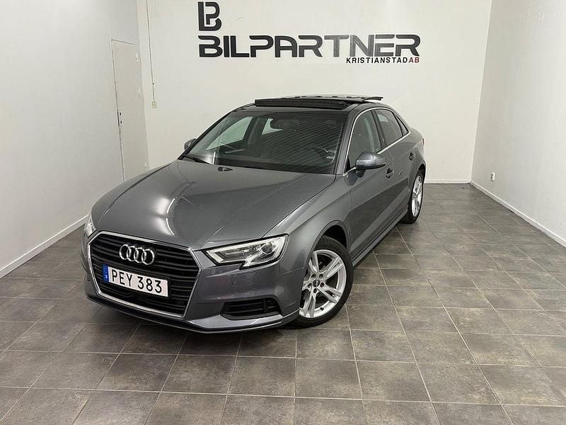 Grå Begagnad 2017 Audi A3 Comfort Sedan | 169 900 kr (Marknadspris) - Bild 1/4