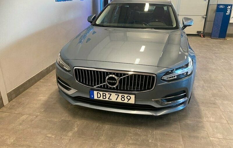 Ljusblå (ljusblåmet) Begagnad 2017 Volvo S90 Inscription Sedan | 219 900 kr (Dyr) - Bild 1/4