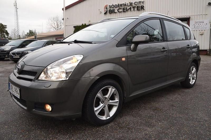 Grå Begagnad 2005 Toyota Corolla Verso Minibuss | 49 900 kr (Marknadspris) - Bild 1/4