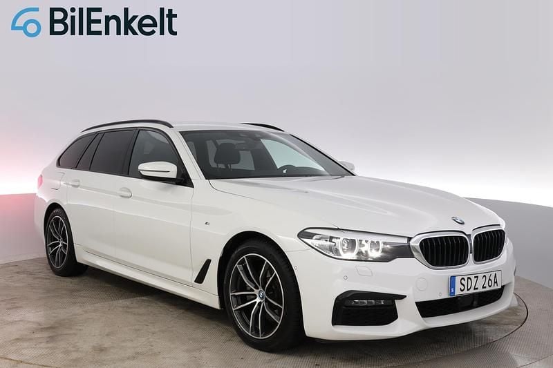Vit Begagnad 2019 BMW 520 M Sport Kombi | 339 900 kr (Marknadspris) - Bild 1/4
