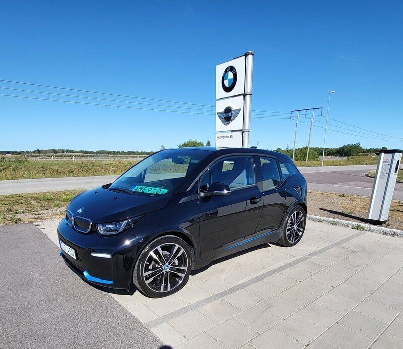 Svart Begagnad 2021 BMW i3 Halvkombi | 195 000 kr (Superpris) - Bild 1/4