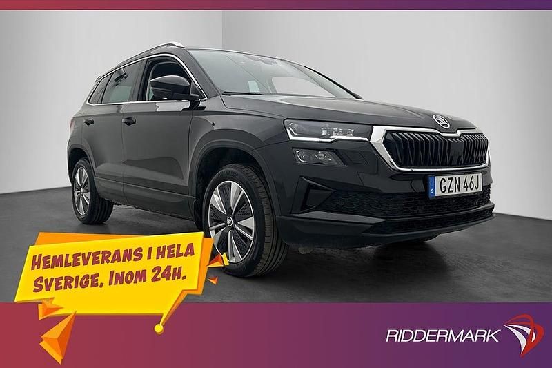 Svart Begagnad 2023 Skoda Karoq SUV | 294 900 kr (Marknadspris) - Bild 1/3