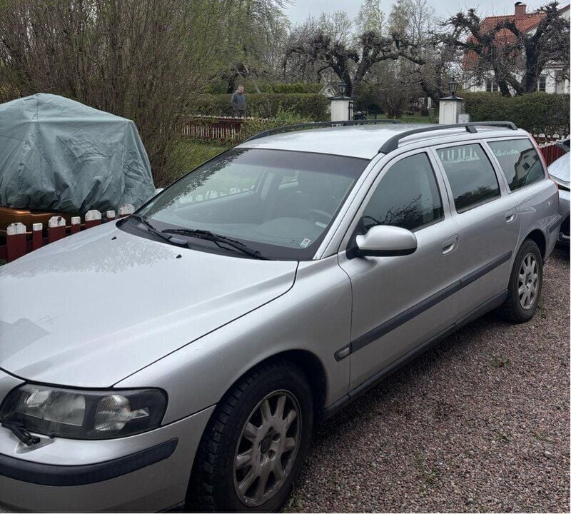 Grå Begagnad 2001 Volvo V70 Kombi | 18 000 kr (Superpris) - Bild 1/1