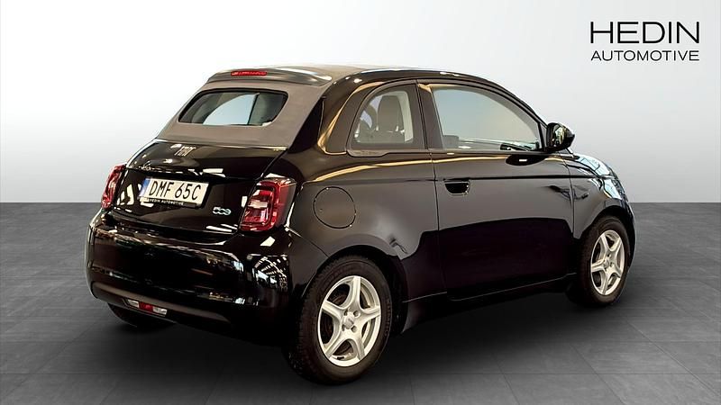 Begagnad Fiat 500e Icon 86 kW (118 HK) 2022 Svart Halvkombi