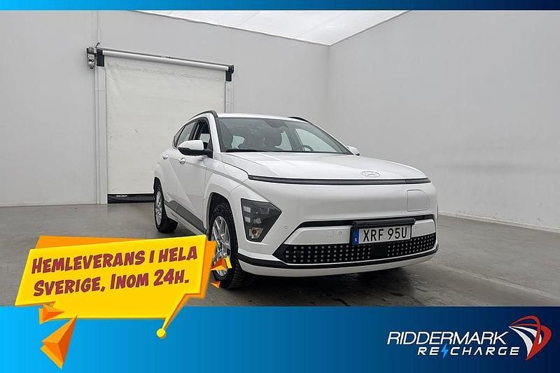 Vit Begagnad 2024 Hyundai Kona Essential SUV | 339 800 kr (Superpris) - Bild 1/3